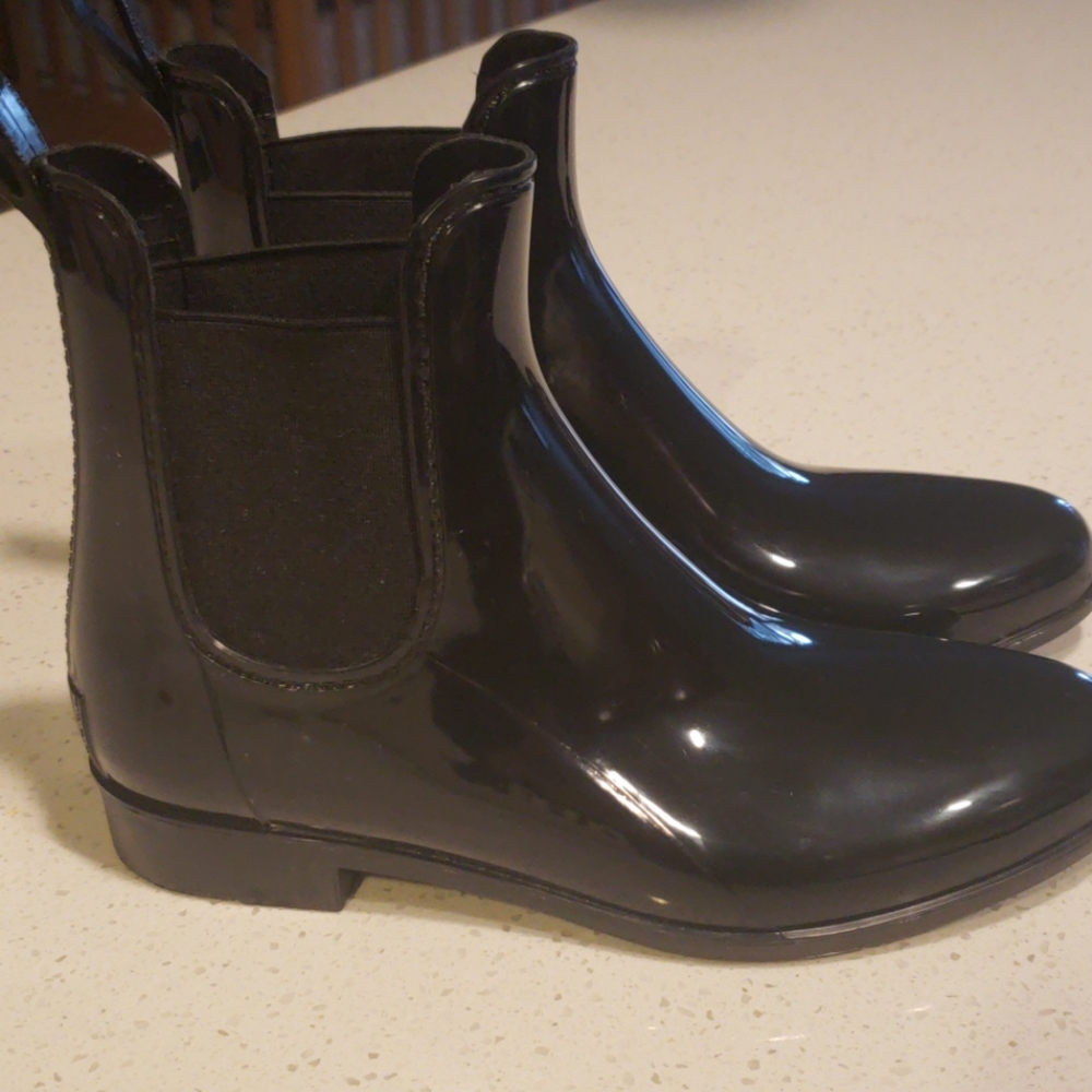 (New)Black Rain Boot - Picture 2 of 5